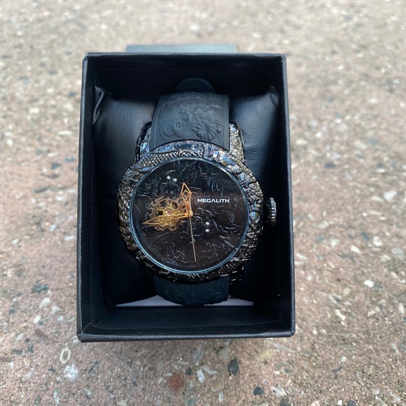 Classic men Watch Black Oriental Graphic Detailed Band - Picture 3 of 6